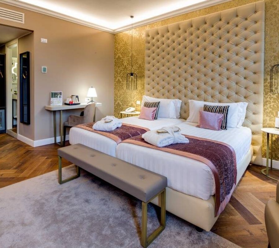 Deluxe Room 1