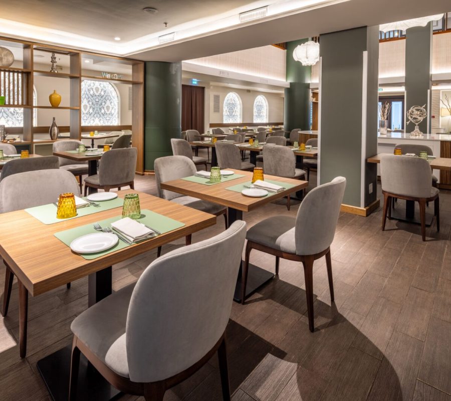 Holidayinn-Naples-HD-18