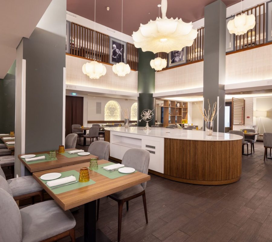 Holidayinn-Naples-HD-19