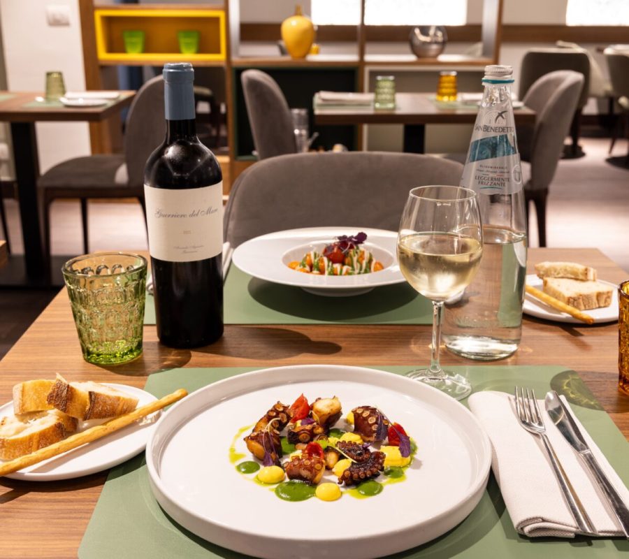 Holidayinn-Naples-HD-23