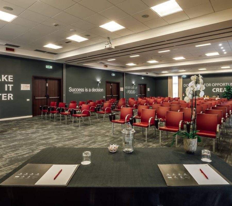 SALA PLENARIA 180 MQ